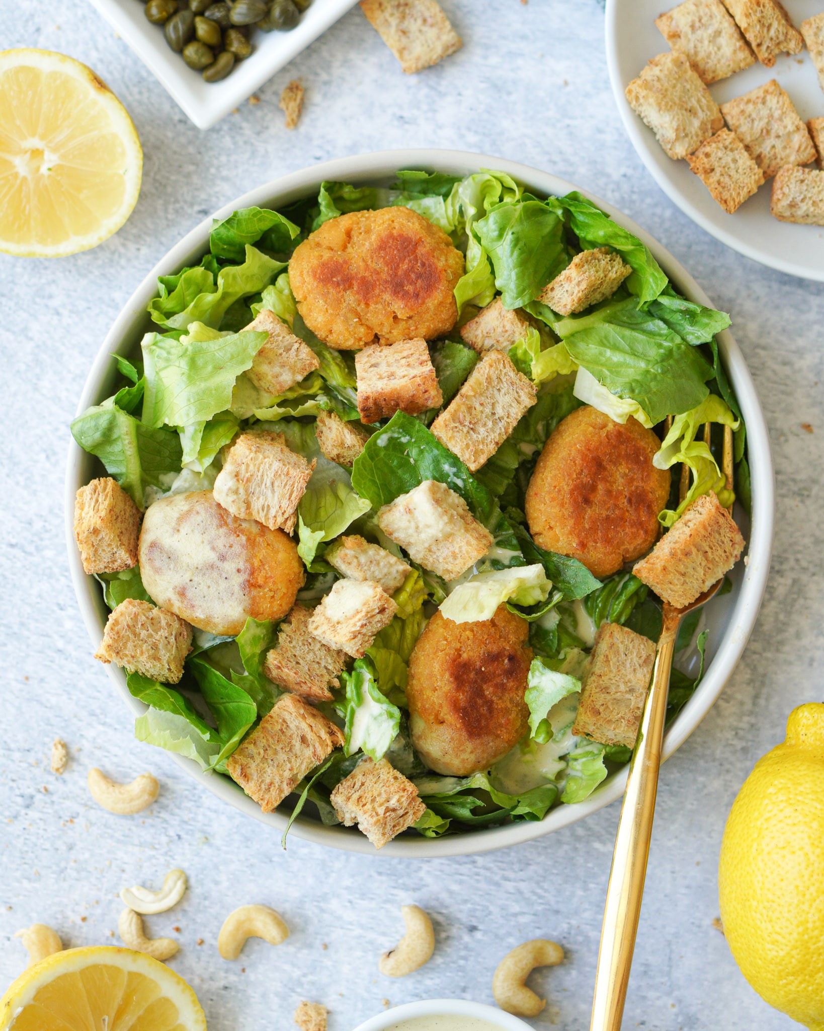 Veganer Caesar Salad - ohne Ei & ohne Sardellen