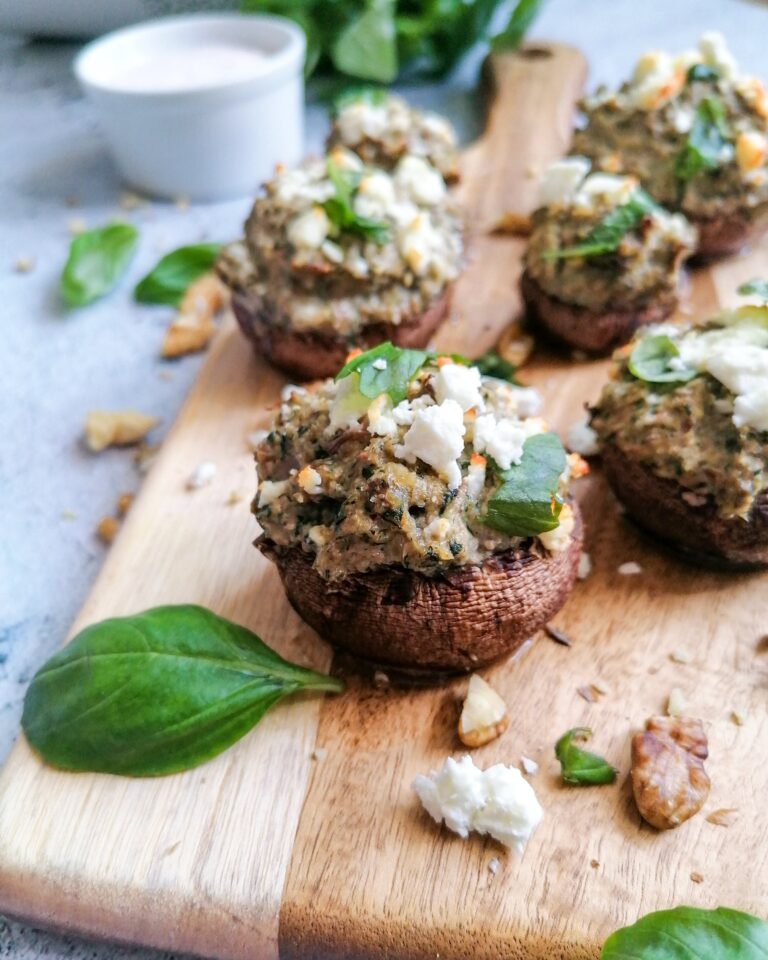 Vegetarisch gefüllte Champignons mit Feta und Spinat – aus dem Backofen
