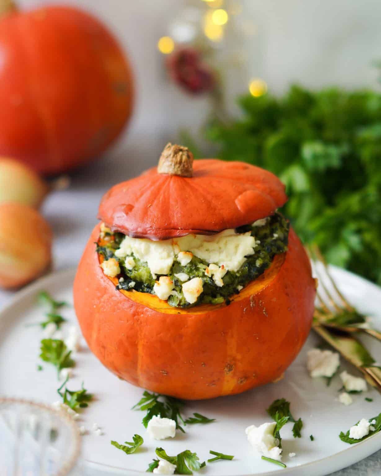 Gefüllter Kürbis mit Feta, Spinat und Reis