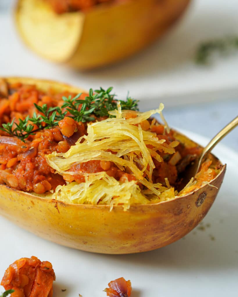 Spaghettikürbis mit Linsen Bolognese – vegan | proteinreich