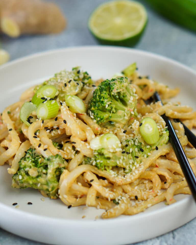 Udon Nudeln vegan mit Erdnuss-Soße