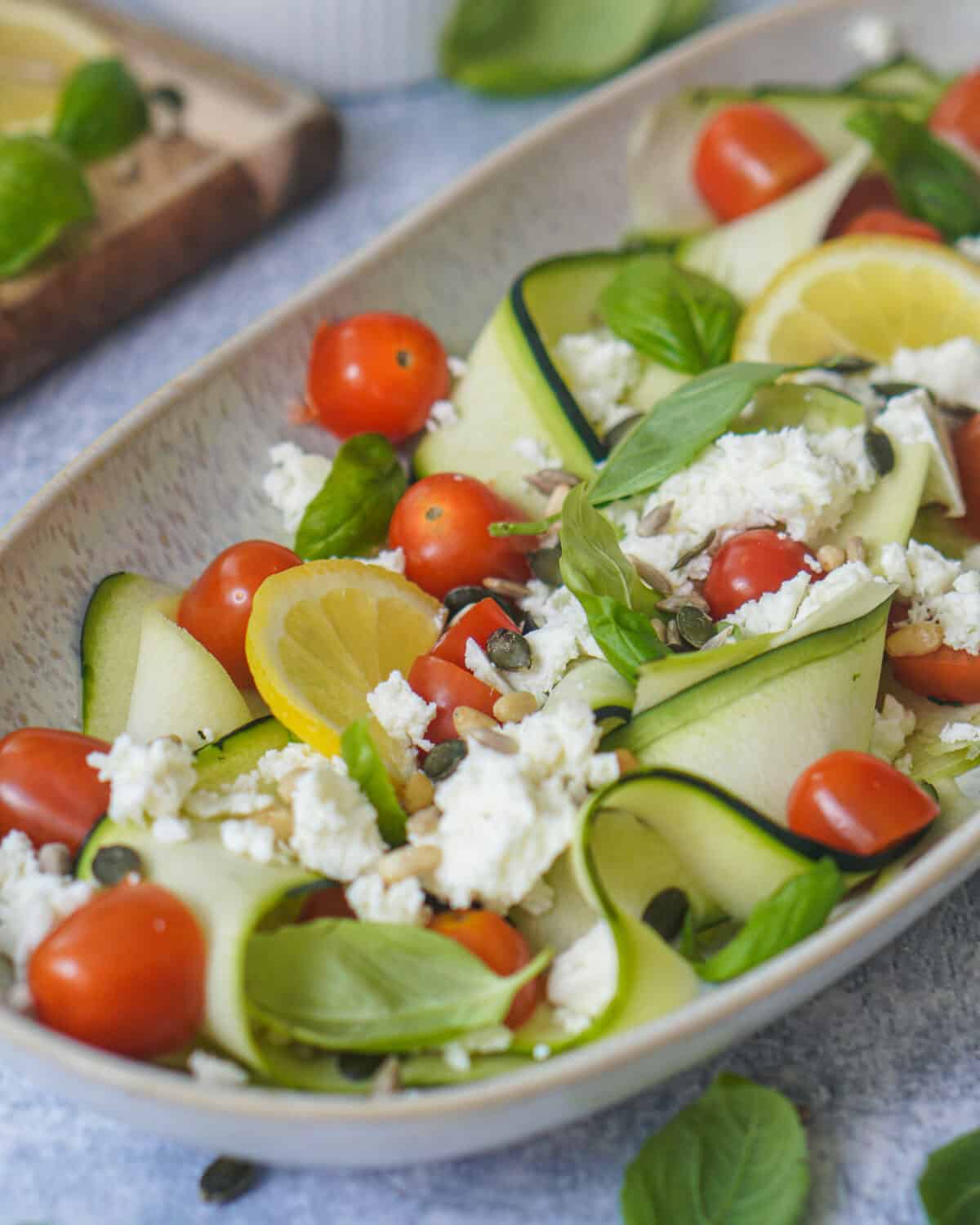 Zucchini Salat roh mit Feta