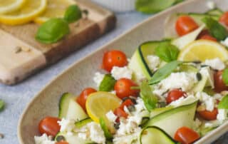 Zucchini Salat roh mit Feta