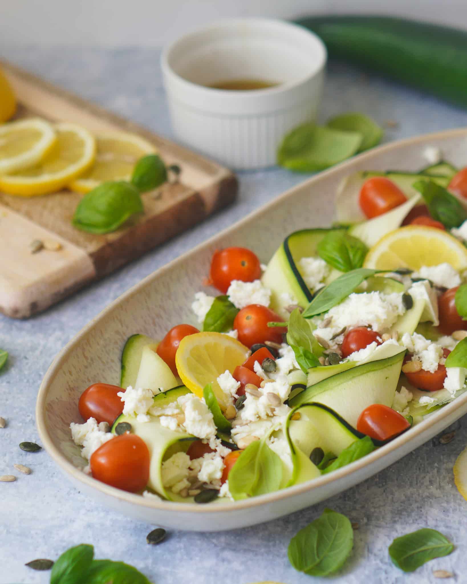 Zucchini Salat roh mit Feta