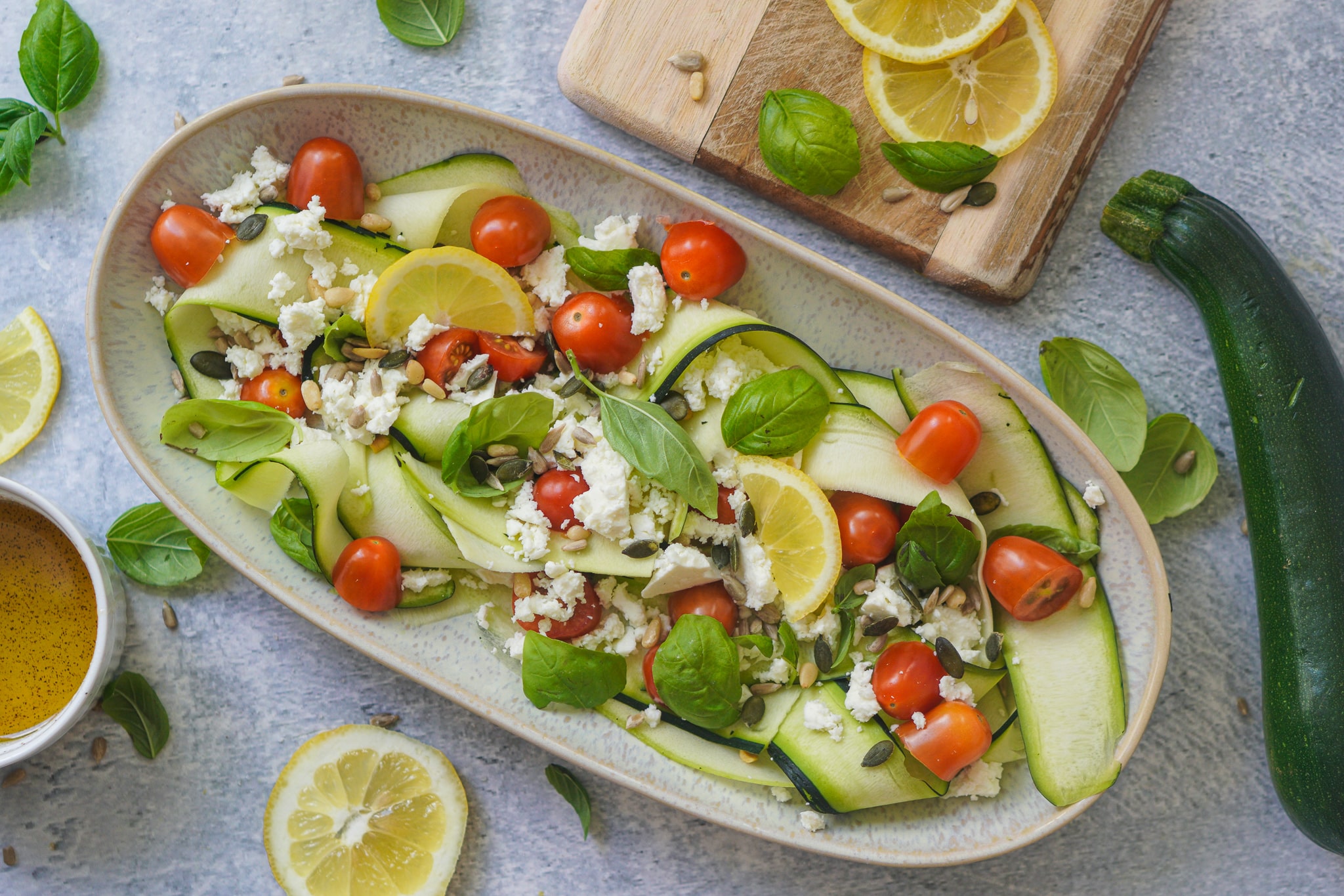 Zucchini Salat roh mit Feta