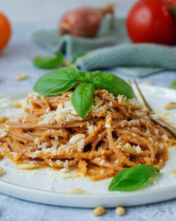 Spaghetti mit Tomatensoße aus frischen Tomaten