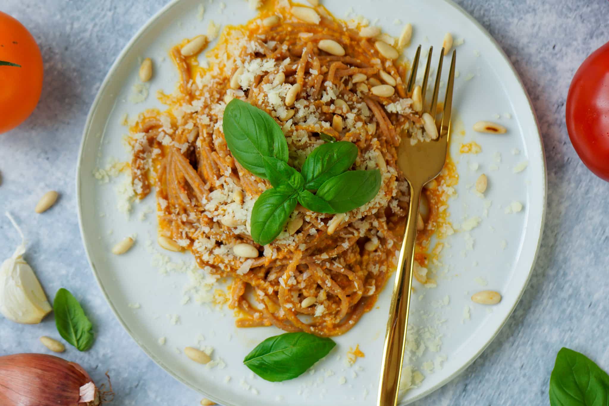 Spaghetti mit Tomatensoße aus frischen Tomaten