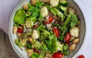 High Protein Quinoa Mozzarella Salat | Gesunder Salat zum Mitnehmen