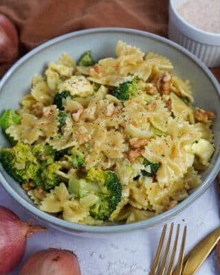 Nudeln mit Brokkoli und Käse-Sahne Soße