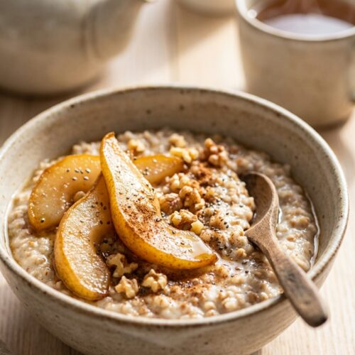 Warmer Buchweizen-Porridge mit karamellisierten Birnen