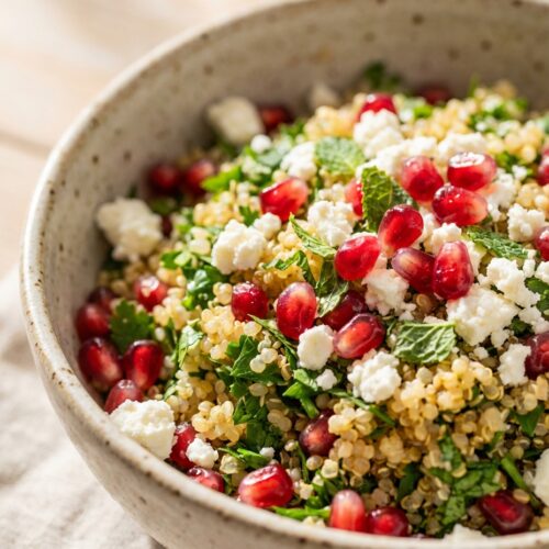 Quinoa-Tabouleh mit Granatapfel und Feta