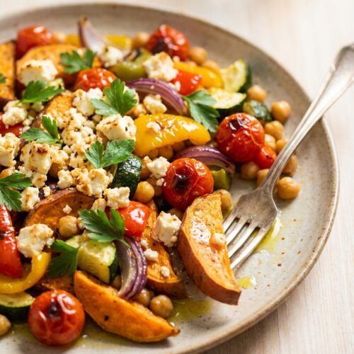 Ofengemüse-Platte mit überbackenem Feta
