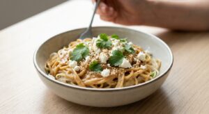 Edamame-Glasnudel-Bowl mit Erdnuss-Dressing - Schritt 6