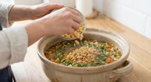 Vegetarische Minestrone mit weißen Bohnen - Schritt 6
