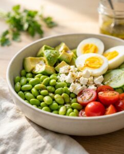 Edamame-Avocado-Salat mit Ei