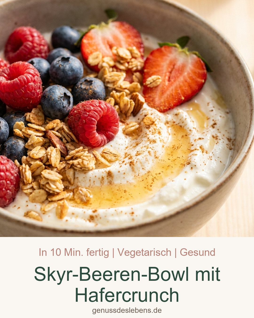 Skyr-Beeren-Bowl mit Hafercrunch - Pin für Pinterest