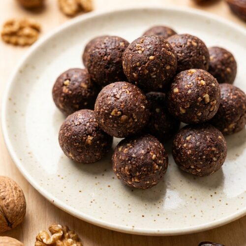 Brownie Energy Balls mit Datteln und Walnüssen